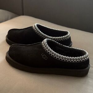 UGG Black Tasman